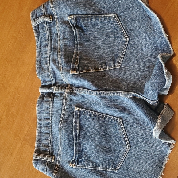 Women's jean shorts - Picture 2 of 2